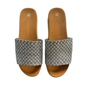 Bernie Mev Capri Women’s Woven Slide Sandals Sz 7/38 Silver Gray Minimalist NWOB
